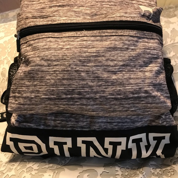 Pink brand backpack 🎒 - Picture 2 of 8